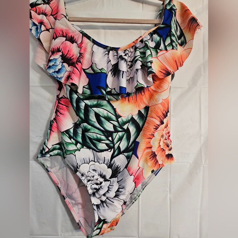 Floral Ruffle One-Piece Swimsuit - Picture 2 of 3